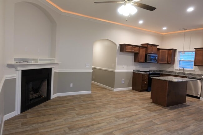 Building Photo - 755 Spartan Commodor Ln