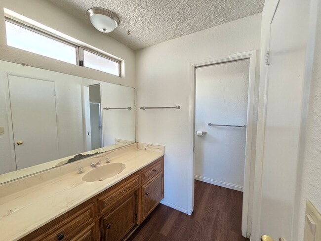 Building Photo - 440 Cheyenne Cir