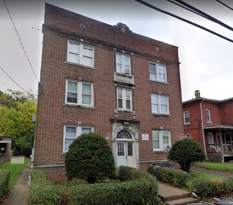 Building Photo - 168 Oak St