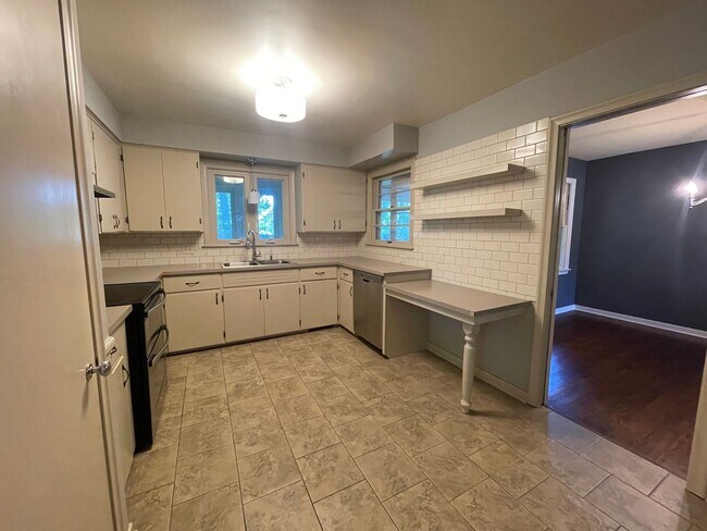 Building Photo - East Grand Rapids Schools! Single Family Home!