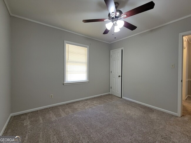 Building Photo - 268 Elks St