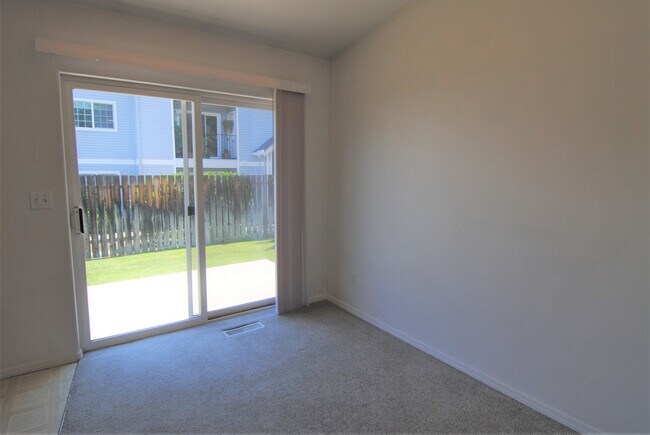 Building Photo - 1386 Brown St