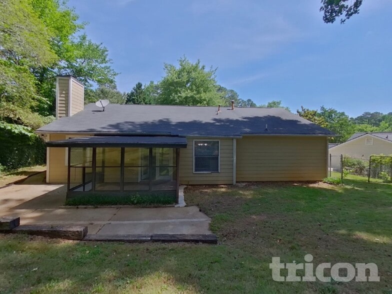 Building Photo - 2543 Mistletoe Ln SW