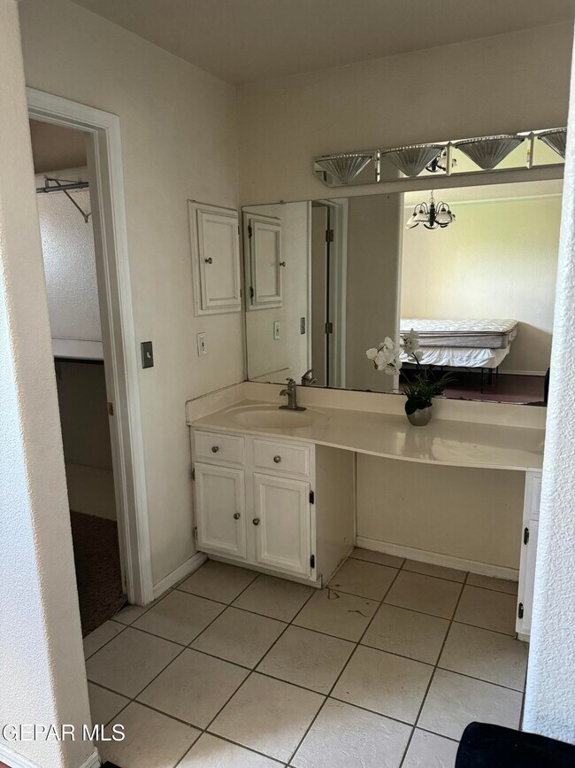 Building Photo - 12176 Dos Rios Dr