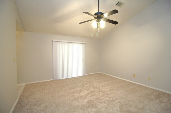 Building Photo - Spacious 3BR/2BA Gulf Breeze Home with Vau...