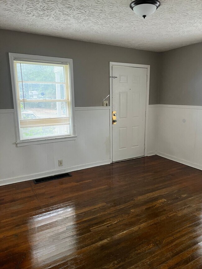 Building Photo - 1314 Medford Ave