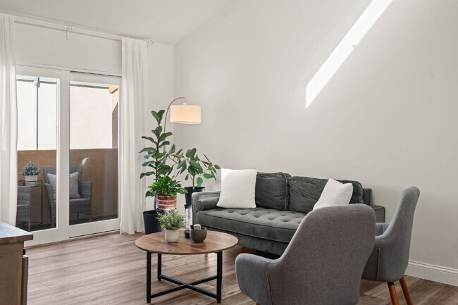 Building Photo - Fully Furnished 3BR/2BA Condo with Vaulted Ceilings, Close Proximity to UCSD and Medical Centers!...