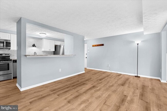 Building Photo - 696 Southern Hills Dr