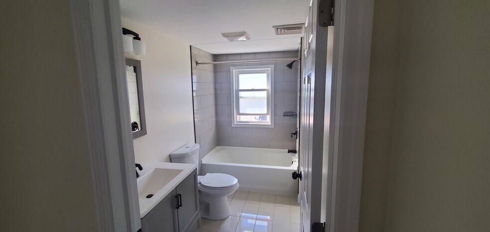 Bathroom - 4 Katherine Rd
