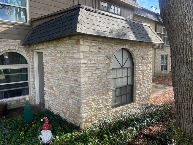 storage room - 1901 Glen Allen St
