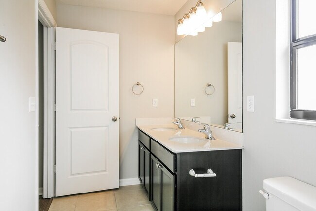 Building Photo - 6543 Redbay Dr