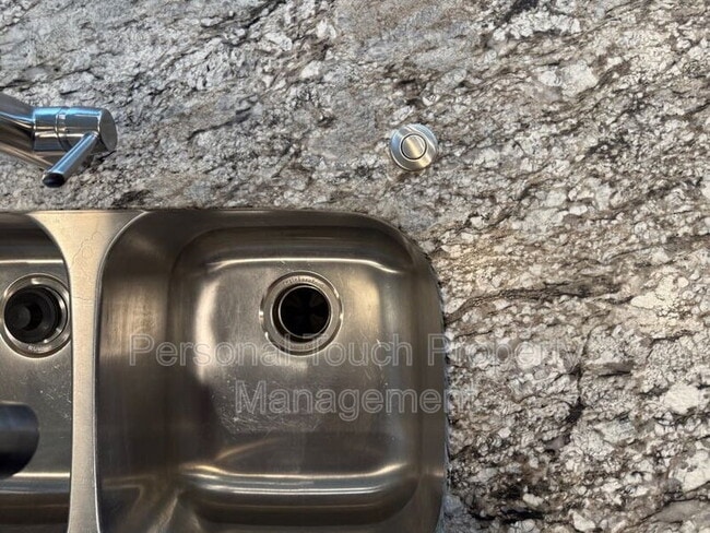 Building Photo - 7352 Eagle Point Dr S