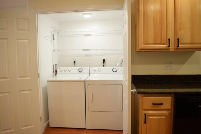 Building Photo - 2132 Sigel St