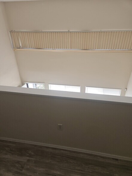 Building Photo - 4023 Woodfern Dr