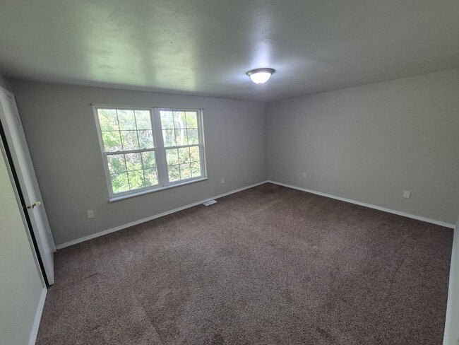 Building Photo - 705 Highland Trce