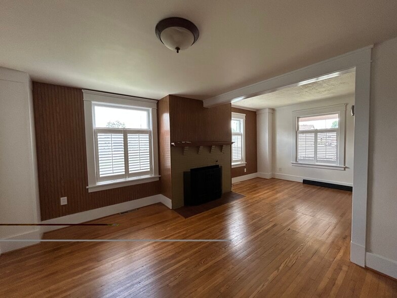 Living space - 4920 Ransom Rd