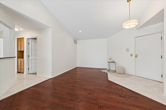 Building Photo - 1810 Fox Run Dr