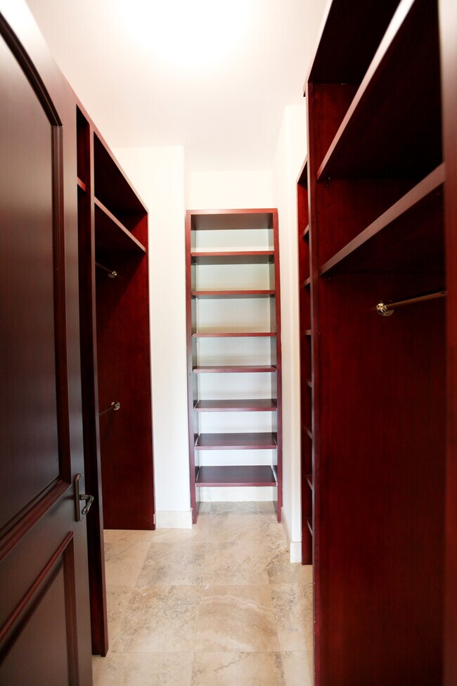 Building Photo - Luxury 3 bed 3 bath home available for rent in Malibu!