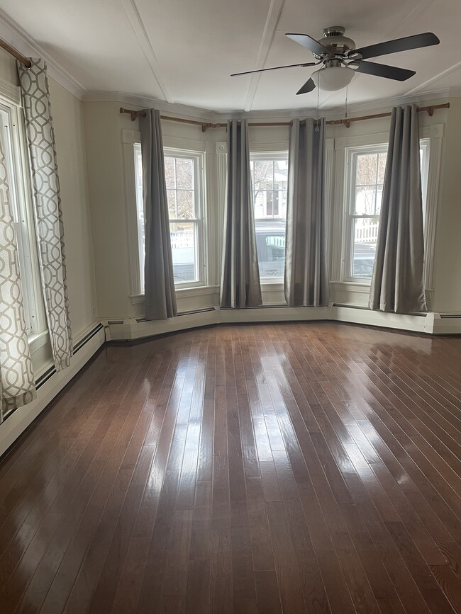 Building Photo - 14 Tyler St