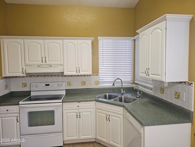 Building Photo - 5045 W Topeka Dr