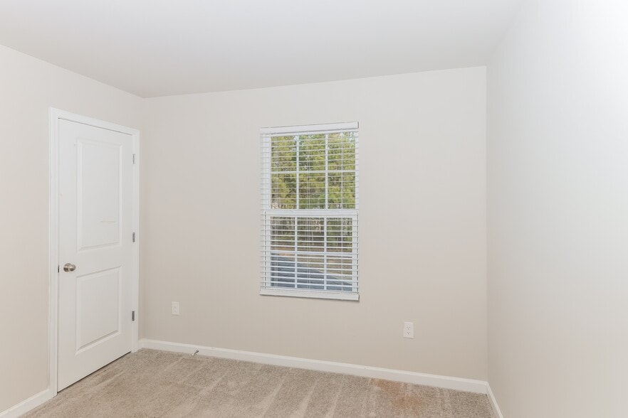 Building Photo - 1613 Pauli Dr