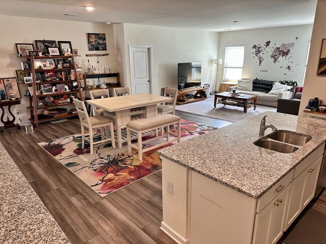 Building Photo - 1002 Rodanthe Dr