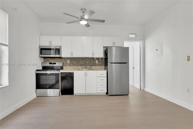 Building Photo - 963 SW 6th St