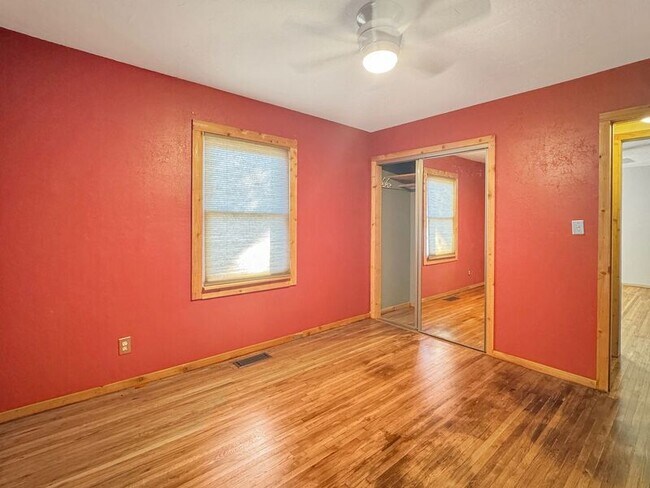 Building Photo - 127 E 47th St