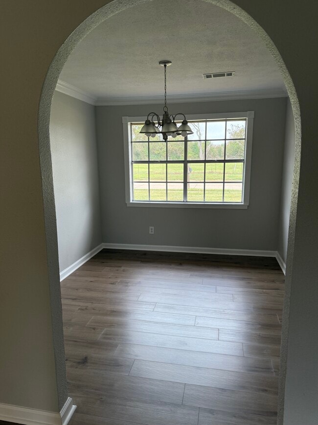 Building Photo - 914 Maureen St