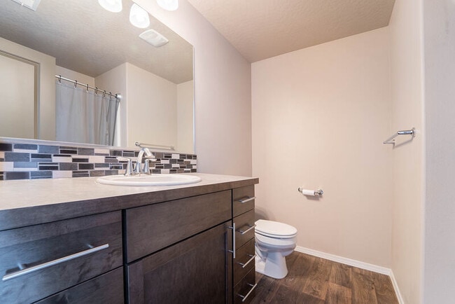 Building Photo - 705 Condor Dr