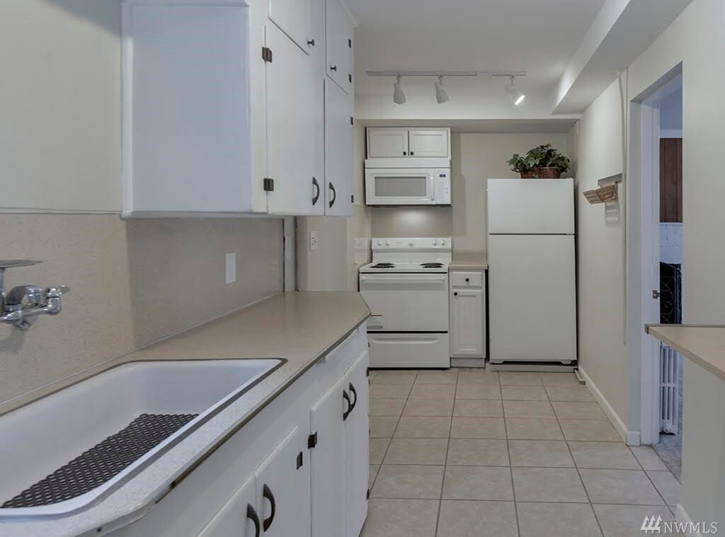 Kitchen - 8223 S 123rd St