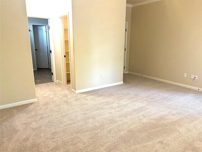 Building Photo - 15210 Falcon Dr