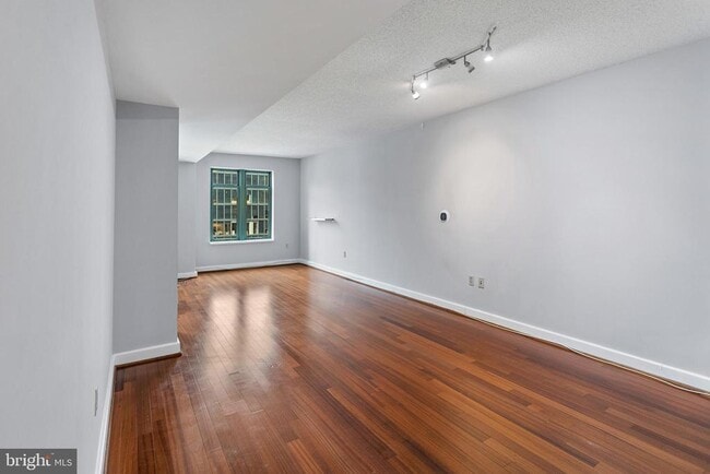 Building Photo - 1150 K St NW