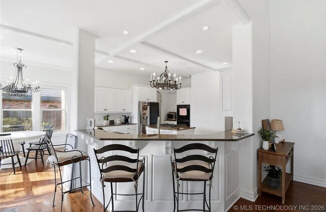 Building Photo - Exquisite custom home with high end finishes located in the gated community of Maple Ridge Village