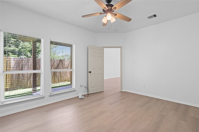 Building Photo - 10302 Buffum St