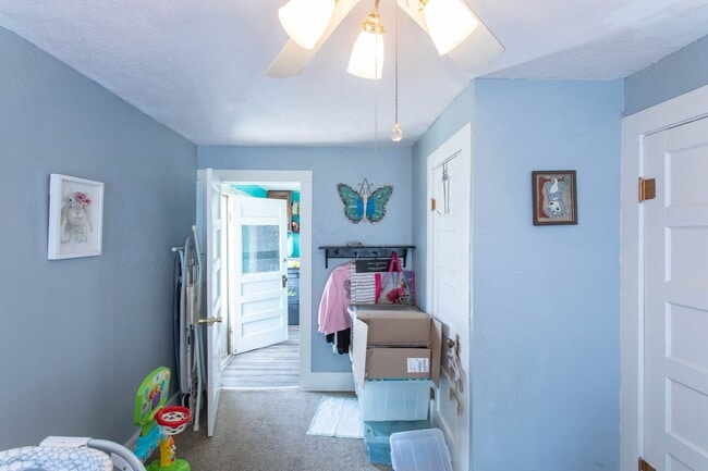 Building Photo - Spacious Home ready for a new family!