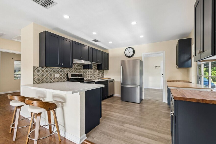 Building Photo - 1101 27th St N