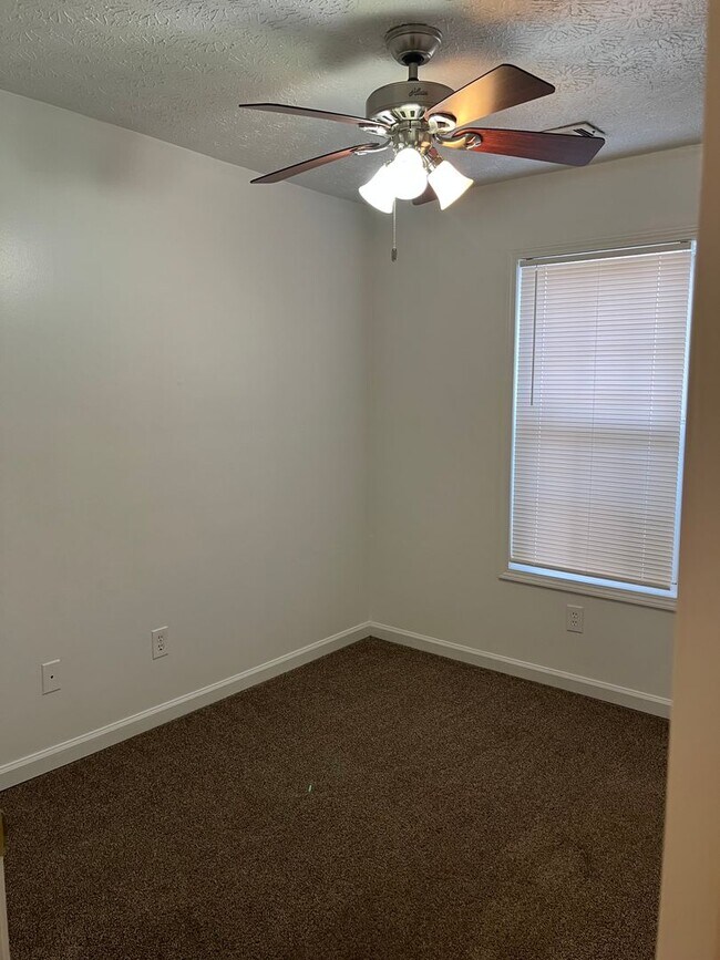 Building Photo - 5409 Sugarmill Dr