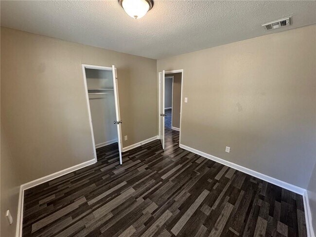 Building Photo - 303 Evergreen Hill