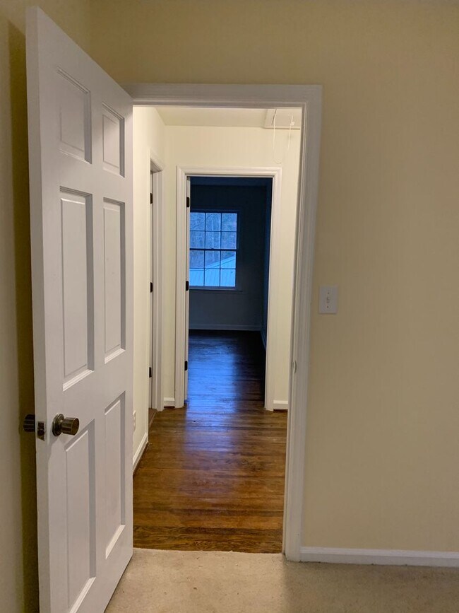 Building Photo - 4 BR 3 BATH in Cedar Creek!