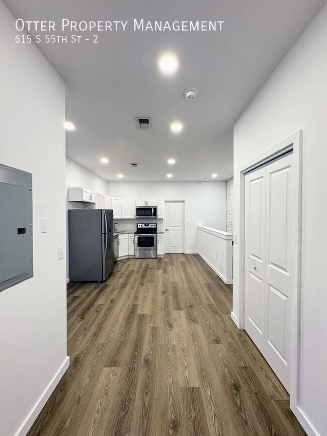 Building Photo - 615 S 55th St