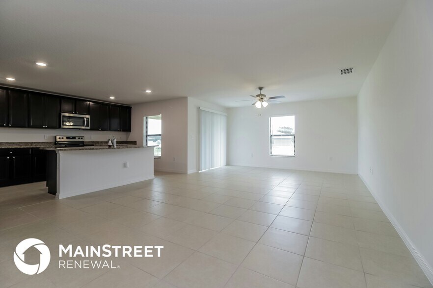 Building Photo - 35637 Rose Moss Ave