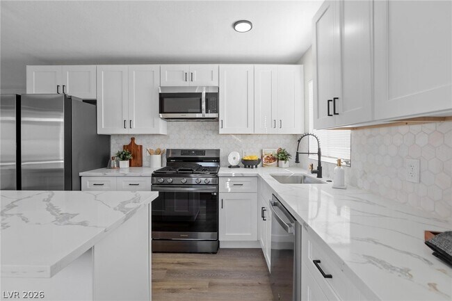 Building Photo - 139 Fir St