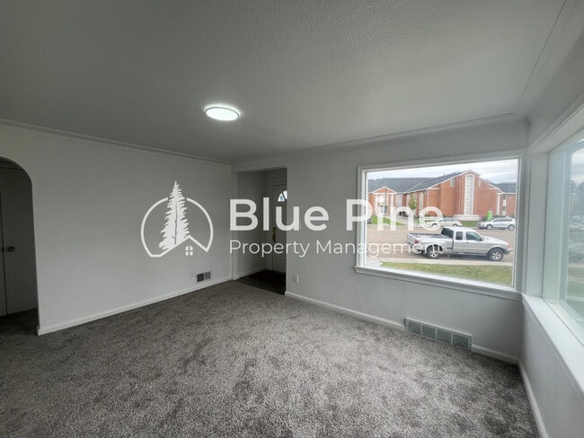 Building Photo - 975 K St