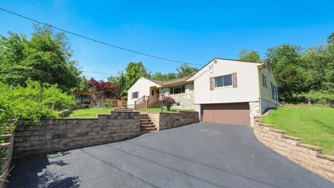 Building Photo - 181 Long Hill Rd