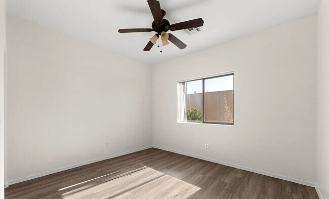 Building Photo - Stunning 4-Bedroom Townhome in Gated Community with Pool & Private Backyard!