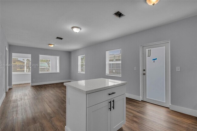 Building Photo - 2243 Greene St.