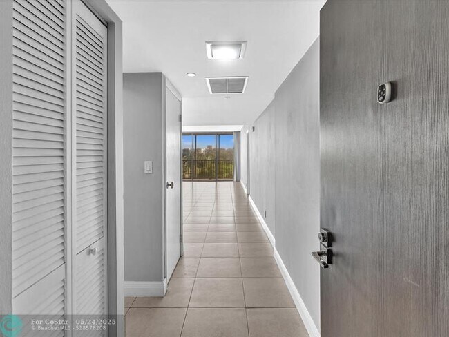 Building Photo - 20379 W Country Club Dr