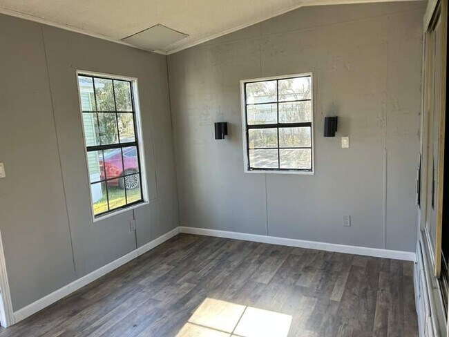Building Photo - 6105 Land O' Lakes Blvd