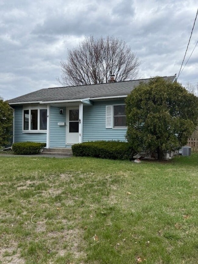 Building Photo - 2 BD  1 BA  South Colonie Schools